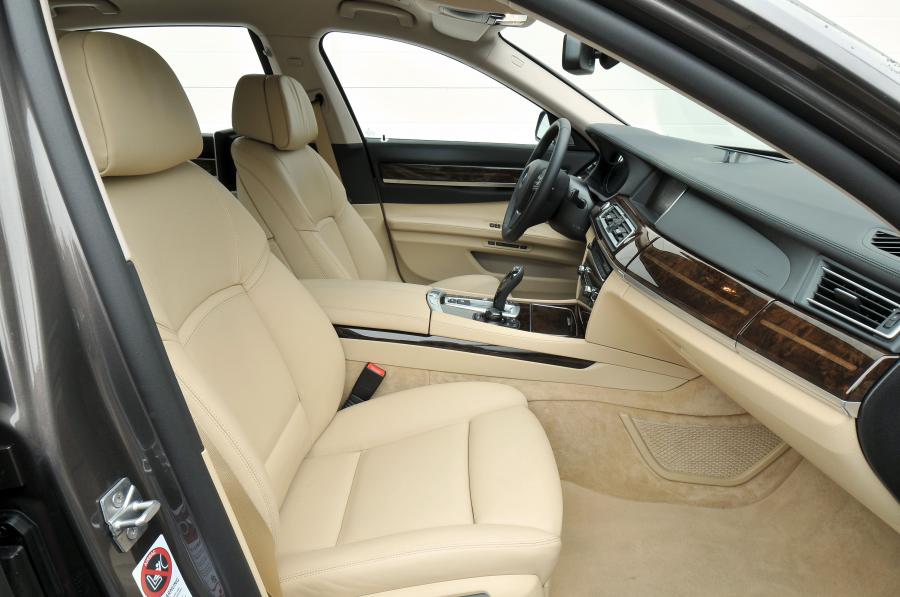  BMW 750iL 2013 года  (фото 39 из 96)